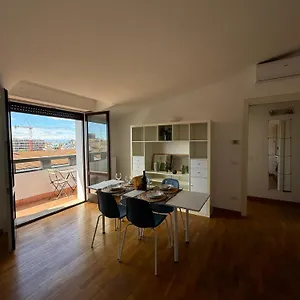 https://appartamento-isola-attico-con-balcone.italymilanhotels.net